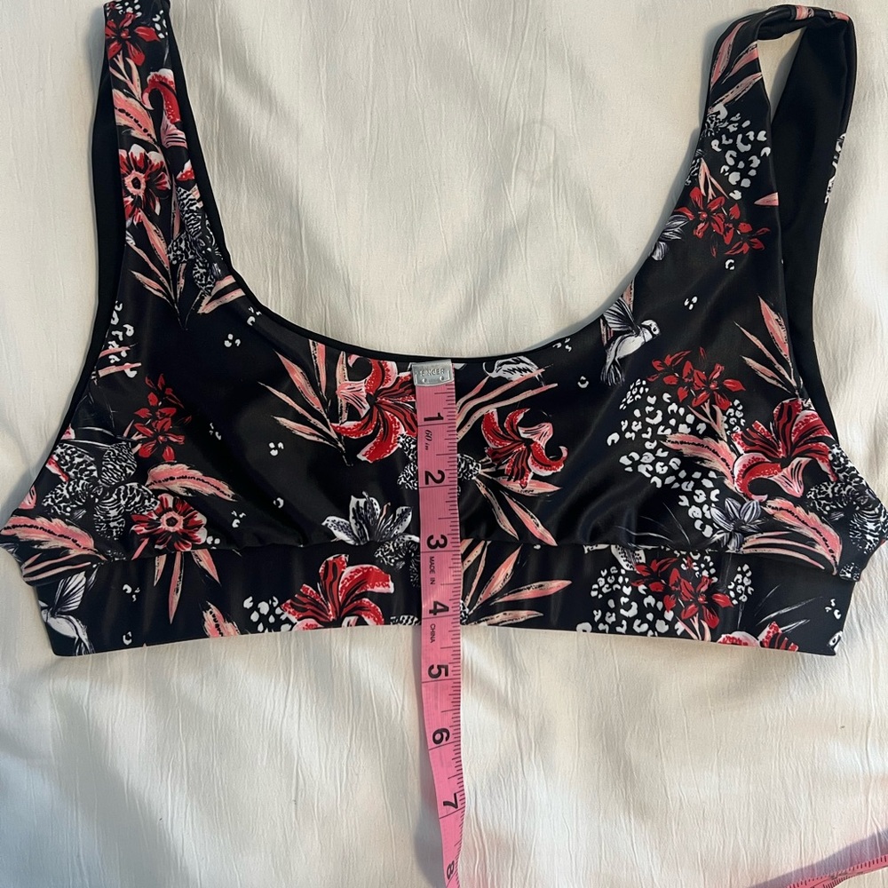 Kulani Kinis - Crop Bikini Top - Leilani - Medium